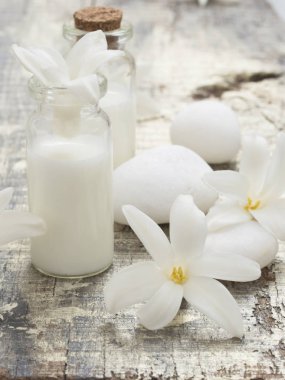 Doğal kozmetik, bahar çiçekleri kavram olarak taze