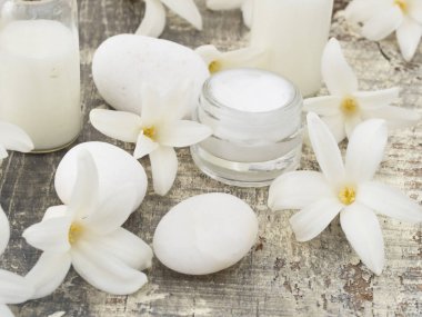 Doğal kozmetik, bahar çiçekleri kavram olarak taze