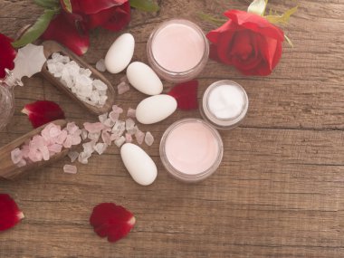 Doğal kozmetik, bahar çiçekleri kavram olarak taze