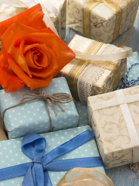 Belles Boîtes Cadeaux Décoratives Sur Table — Photo