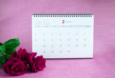 Şubat 2019, gül pembe bir arka plan üzerinde için Takvim (yatay olarak yerleştirmek için metni, yazıtlar)