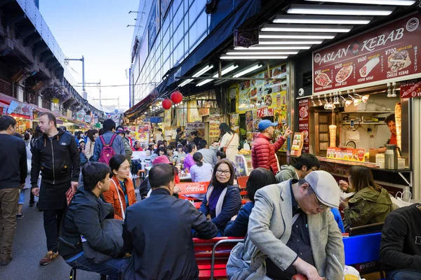 Japonia Tokio Marca 2018 Sąsiedztwo Rynku Ameyoko Niezidentyfikowanych Turystów Chodzić — Zdjęcie stockowe