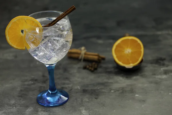 Gin tonic al buio — Foto Stock