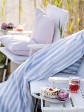 Açık havada kahvaltı keyfi.