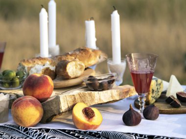 Yaz açık akşam yemeği.