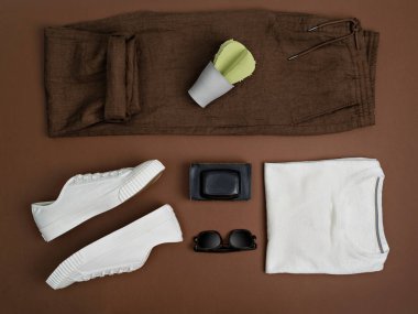 Yaz erkek kıyafeti.