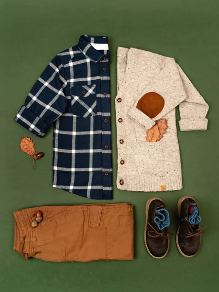 Vêtements d'automne enfants . — Photo