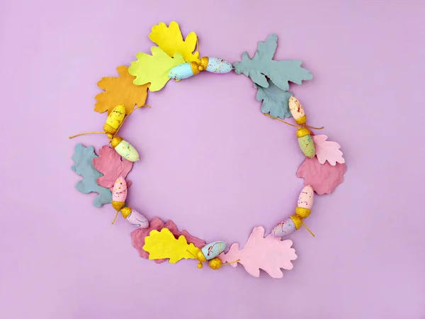 Wreath made of dried oak leaves. — Stock Photo, Image
