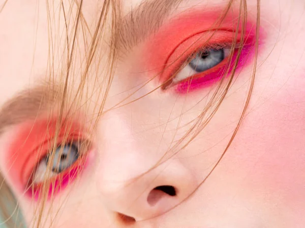 Zavřít Detaily Obličeje Denního Světla Samičí Přírodní Modré Oči Krásnými — Stock fotografie