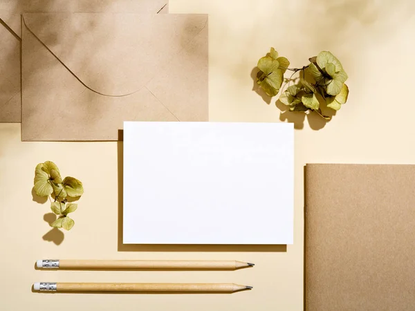 Papier Lege Kaart Met Briefpapier Set Enveloppen Notitieboekjes Potlood Blanco — Stockfoto