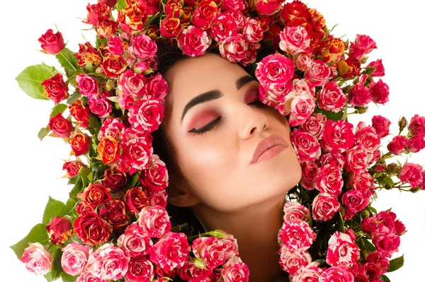 Retrato Mulher Maquiagem Rosto Com Rosas Vermelhas Flor — Fotografia de Stock