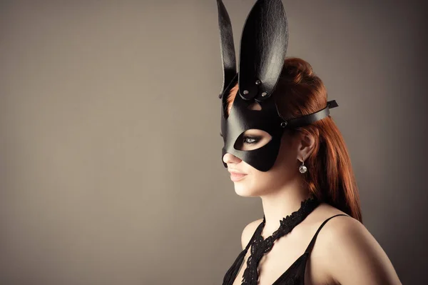 Charmante Roodharige Vrouw Bdsm Bunny Masker — Stockfoto