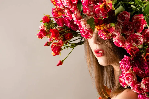 Sensuale Coreano Ragazza Con Rosa Acconciatura — Foto Stock