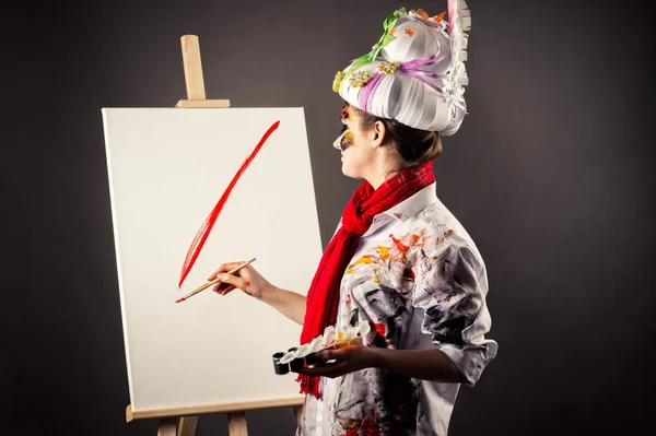 Artista Mujer Con Pinturas Las Manos — Foto de Stock