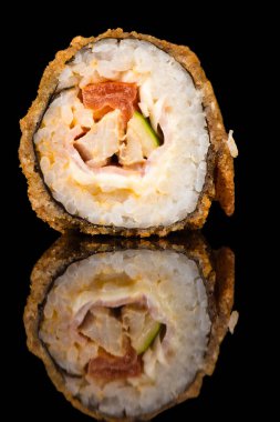 yansıma portre siyah izole sıcak suşi roll