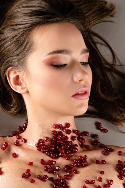 Feminine Brunette Girl Beautiful Makeup Pomegranate Seeds — Stock Photo, Image