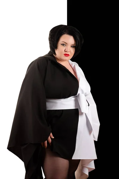 Толстая Женщина Красивом Черно Белом Платье — стоковое фото