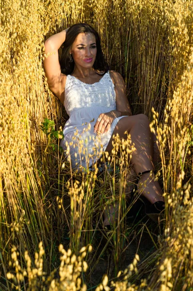 Charming Brunette Woman Lying Wheat Field Summer — Stock Photo, Image