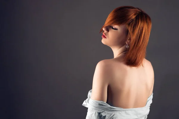 Retrato Sensual Bela Mulher Com Ombros Nus — Fotografia de Stock