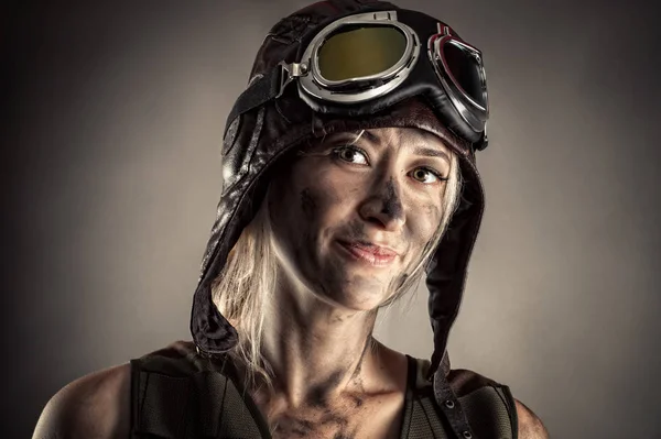 Mooie Portret Vrouw Helm Met Vuile Gezicht — Stockfoto