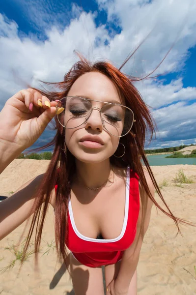 Sexy Joven Mujer Gafas Vacaciones Cerca —  Fotos de Stock
