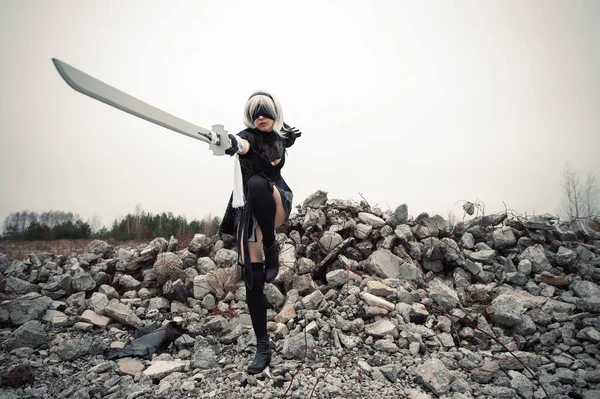 Cosplay Femme Jette Avec Une Épée — Photo