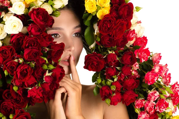 Bonita Mujer Con Flores Cerca —  Fotos de Stock
