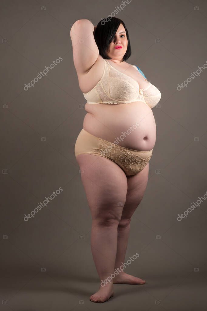 Donna Grassa Lingerie Tutta Lunghezza � Foto stock di � Dualshock #412206080
