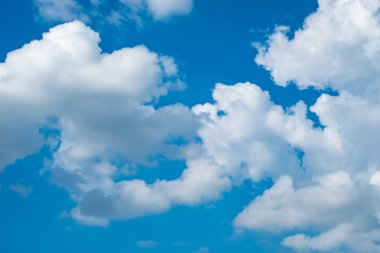 Açık gün güzel mavi gökyüzü