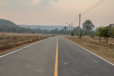 Yolun dağın çevresinde