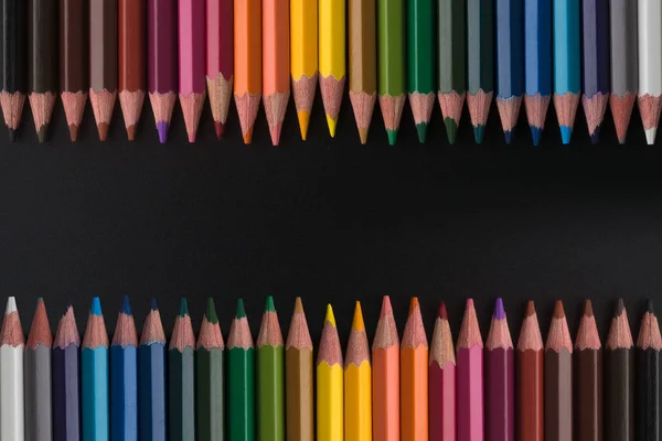 Barevné Tužky Černém Pozadí Zblízka — Stock fotografie