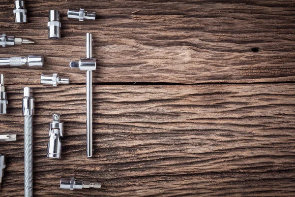Ahşap masa arka plan üzerinde çalışma araçları yakın çekim