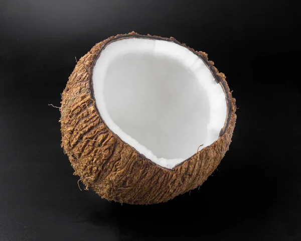 Noci Cocco Isolate Sfondo Nero Vicino — Foto Stock