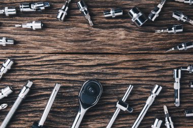 ahşap arka plan üzerinde çalışma araçları. renk efekti