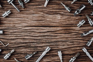 ahşap arka plan üzerinde çalışma araçları. renk efekti