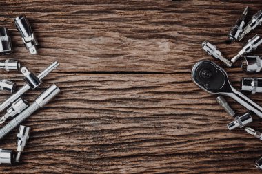 ahşap arka plan üzerinde çalışma araçları. renk efekti
