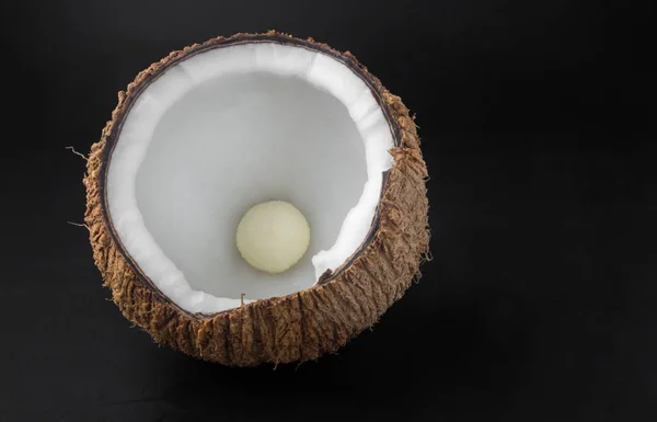 Kokosy Białym Czarnym Tle Czarny — Zdjęcie stockowe