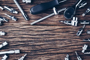 Ahşap arka planda çalışan araçlar. renk etkisi.