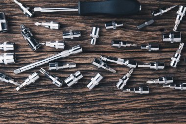 Ahşap arka planda çalışan araçlar. renk etkisi.