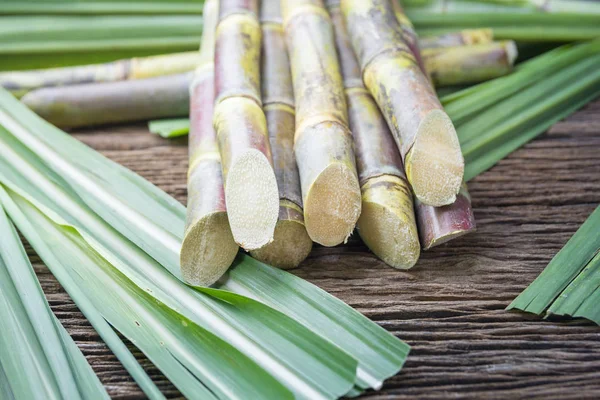 Nahaufnahme Zuckerrohr Auf Holz Hintergrund Nahaufnahme — Stockfoto