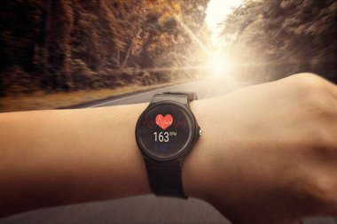 Orman, renk efekti de yol çalışan kalp hızı monitörü seyretmek kontrol runner