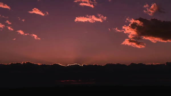 Pink Sunset Coucher Soleil Nuageux Contre Ciel Bleu — Photo