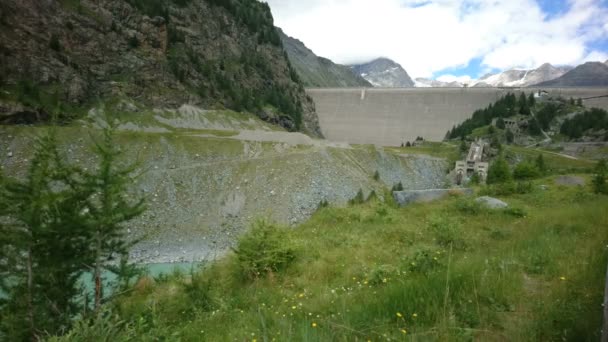阿尔卑斯的 Gera 水坝和水池在阿尔卑斯在意大利北部 Sondrio — 图库视频影像