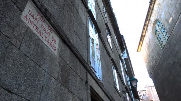 Straatnaambord Klein Steegje Santiago Compostela Spanje Hoogtepunt Van Pelgrimsroute Van — Stockvideo