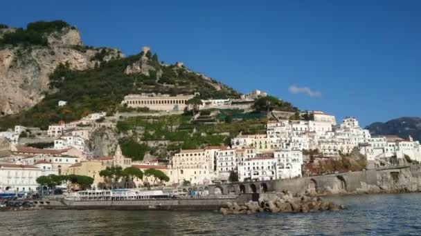 阿马尔菲 小特色村庄命名到阿马尔菲海岸 在意大利南部的海岸线舒展 被列出作为科教文组织世界遗产网站 — 图库视频影像