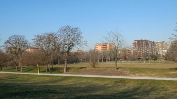 Edificios Residenciales Frente Parco Nord Parque Creado Una Zona Industrial — Vídeos de Stock