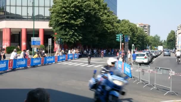 Profesionální Cyklisté Během Individuální Časovka Giro Ditalia Sesto San Giovanni — Stock video