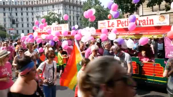 Familias Lgbtq Marchan Desfile Del Orgullo Milán Italia Junio 2017 — Vídeo de stock