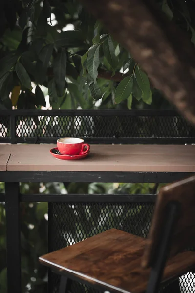 Café caliente en la mesa con emoción abstracta — Foto de Stock