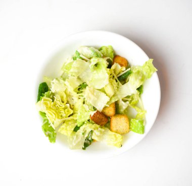 Sezar Salata tavuk dairesel bir beyaz kase olmadan